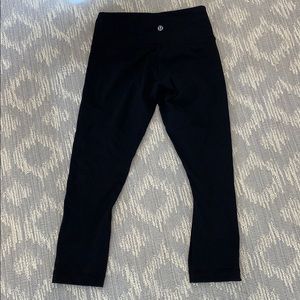 Lululemon cropped athletic Wunder Under leggings.